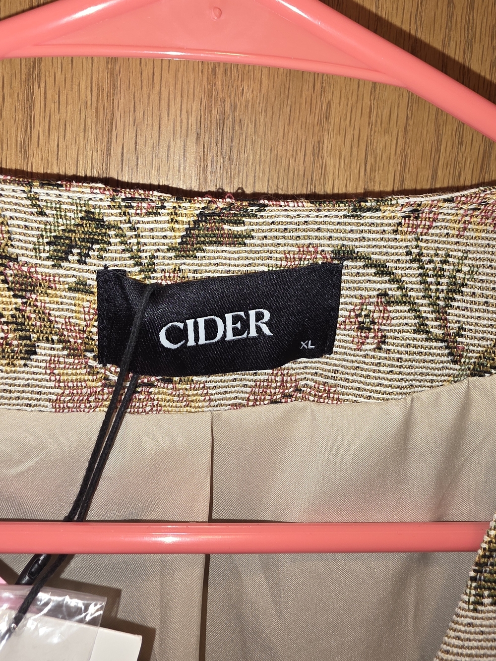 Cider Rose-Print Tapestry Vest in Beige and Pink - Picture 2 of 5